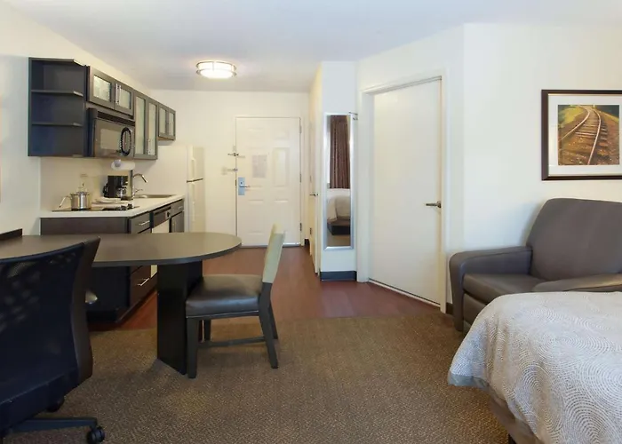 Sonesta Simply Suites Wichita Airport